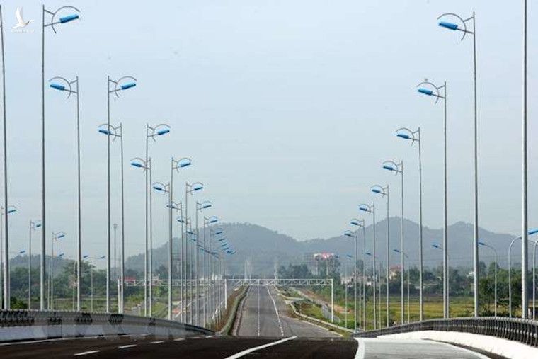 © Được VTC News cung cấp  Dự kiến tổng mức đầu tư dự án đường bộ cao tốc Bắc - Nam khoảng 104.070 tỷ đồng. 