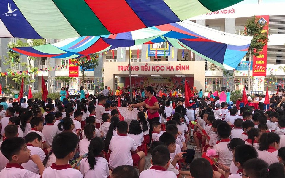 Lễ khai giảng tại Trường tiểu học Hạ Đình