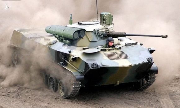 Hỏng dù khi tập trận với Trung Quốc, xe thiết giáp BMD-2 của Nga tan tành - Ảnh 9.