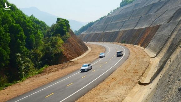 tuyen cao toc cam lo - la son du kien se hoan thanh vao nam 2021 hinh 1