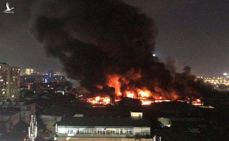  Hình ảnh vụ cháy tại Công ty Rạng Đông. 