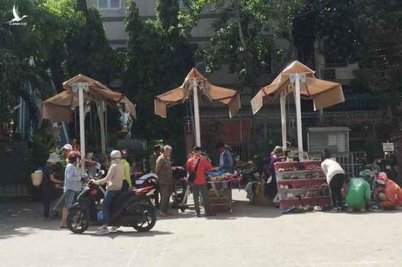 Chợ ở Sài Gòn, khách đến chỉ việc lấy đồ, không cần trả tiền - 2