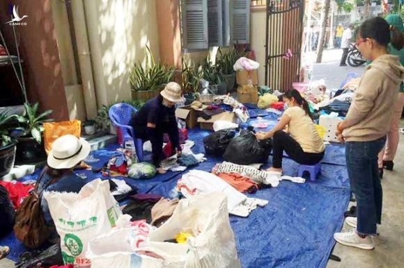 Chợ ở Sài Gòn, khách đến chỉ việc lấy đồ, không cần trả tiền - 4
