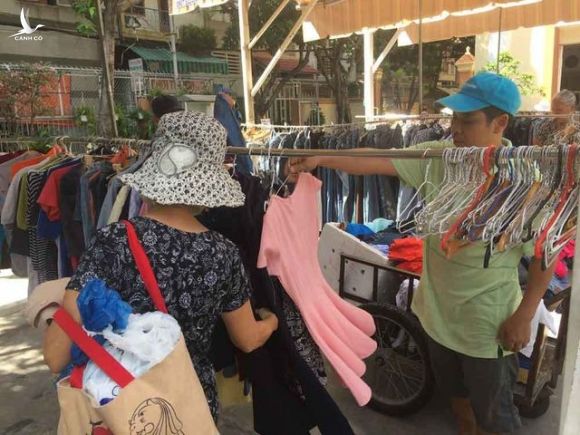 Chợ ở Sài Gòn, khách đến chỉ việc lấy đồ, không cần trả tiền - 5