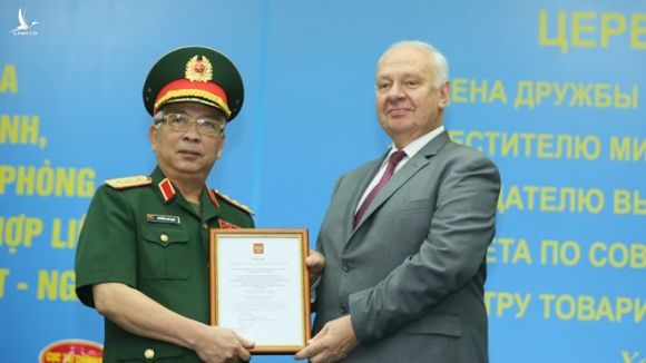 Tướng Nguyễn Chí Vịnh nhận Huân chương Hữu nghị của Liên bang Nga - ảnh 1