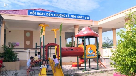 Hai hộ dân nghèo chân lấm tay bùn tình nguyện hiến hơn 22.000 m2 đất xây trường học - 6