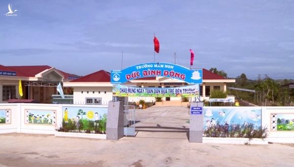 Hai hộ dân nghèo chân lấm tay bùn tình nguyện hiến hơn 22.000 m2 đất xây trường học - 5