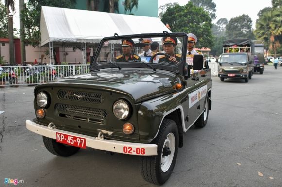 Xuc dong tien dua anh hung phi cong Nguyen Van Bay ve que nha hinh anh 12 