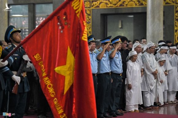 Xuc dong tien dua anh hung phi cong Nguyen Van Bay ve que nha hinh anh 8 