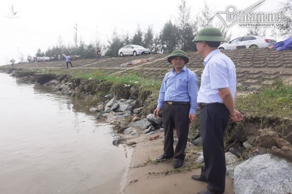 Đê biển 300 tỷ ở Hà Tĩnh 'hở hàm ếch' sau mưa lũ