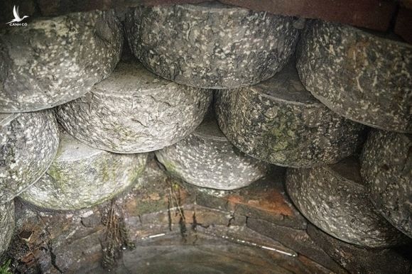 “Đôi mắt thần” hơn 1.200 năm tuổi được dân làng bảo vệ như báu vật - Hình 5 “Doi mat than” hon 1.200 nam tuoi duoc dan lang bao ve nhu bau vat-Hinh-5