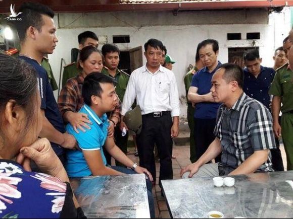 Đai tá Nguyễn Thanh Tùng, Phó giám đốc Công an Hà Nội, chia sẻ với mất mát của gia đình nạn nhân.