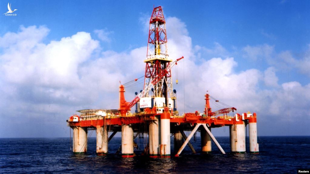 Giàn khoan dầu của Tổng công ty Dầu khí Hải dương Trung Quốc ở Biển Ðông. (Ảnh: Reuters) 