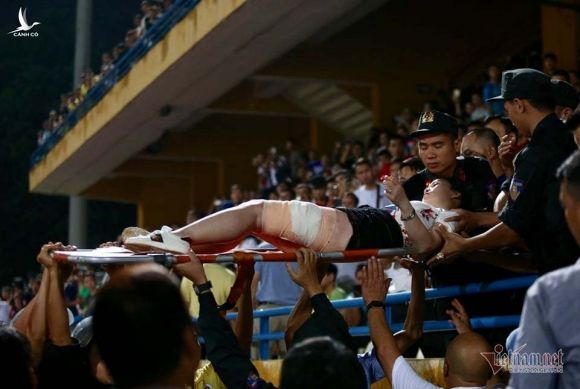 Tuyển Việt Nam mơ World Cup: Người ra sức làm, kẻ cố phá