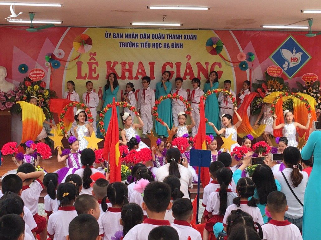 Hình ảnh tại lễ khai giảng năm học mới Trường Tiểu học Hạ Đình. (Ảnh: Tiểu học Hạ Đình) 