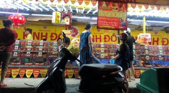Chiêu trò bán bánh trung thu 'đại hạ giá' ở Sài Gòn - ảnh 8