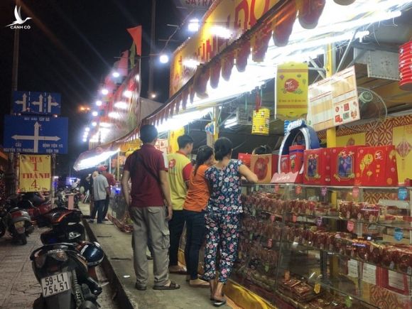 Chiêu trò bán bánh trung thu 'đại hạ giá' ở Sài Gòn - ảnh 7