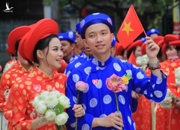 200 cô dâu chú rể tươi vui hạnh phúc trong đám cưới tập thể ngày Quốc khánh - ảnh 7