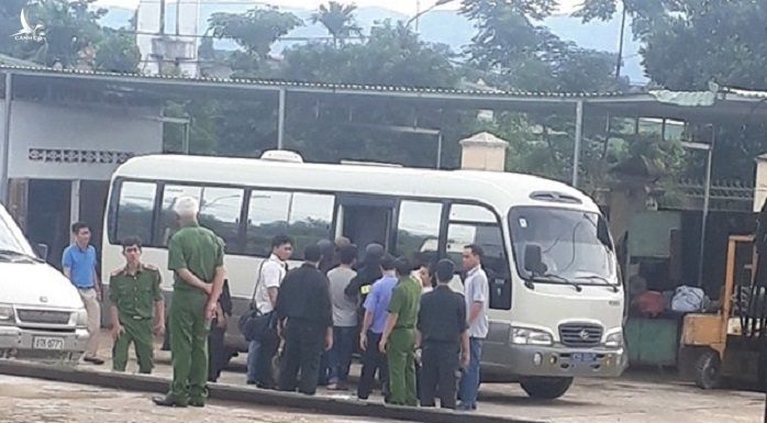 Nhóm người Trung Quốc bị bắt tại Công ty xuất nhập khẩu Đồng An Viên. 