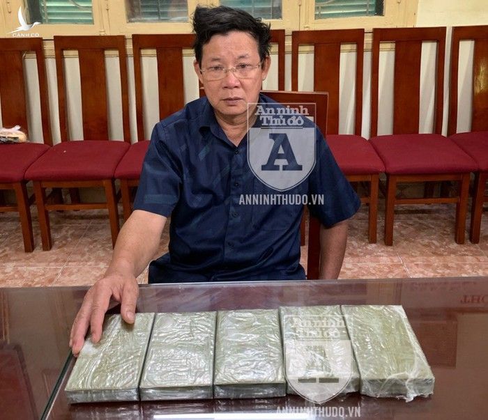 Bắt nguyên Trưởng phòng Giáo dục Nghệ An đi 'ship hàng' ma túy tại Hà Nội kiếm thêm thu nhập
