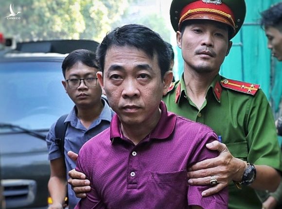 Bị cáo Nguyễn Minh Hùng trông gầy, tiều tụy hơn lần ra tòa trước. Ảnh: Hữu Khoa.