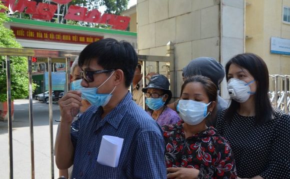 Dân kéo ra Công ty Rạng Đông đòi đối thoại sau thông tin 15,1 - 27,2kg thủy ngân đã phát tán ra môi trường