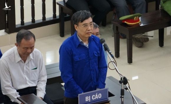 Xử vụ thất thoát nghìn tỷ tại Bảo hiểm xã hội Việt Nam: Cựu Thứ trưởng Lê Bạch Hồng ngồi nghe cáo trạng - Ảnh 5.