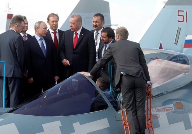 Tổng thống Nga Putin và Tổng thống Thổ Nhĩ Kỳ Erdogan kiểm tra 1 chiếc Su-57 