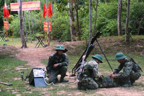 Mang sức mạnh kinh thiên động địa - Rồng lửa FMV giúp Lục quân Việt Nam phá rào đánh bốt - Ảnh 1.