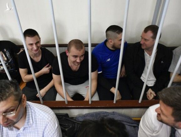 Trước đó, ông Zelensky đã ký các lệnh ân xá cho 12 công dân Nga bị kết án và đang thụ án ở Ukraine. 