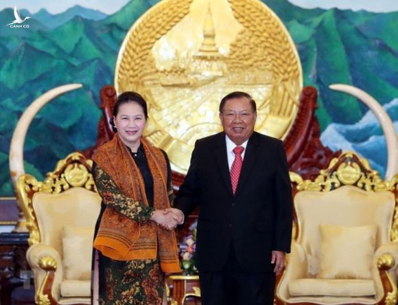 Chủ tịch Quốc hội Việt Nam hội kiến Tổng bí thư, Chủ tịch nước Lào - Ảnh 1.