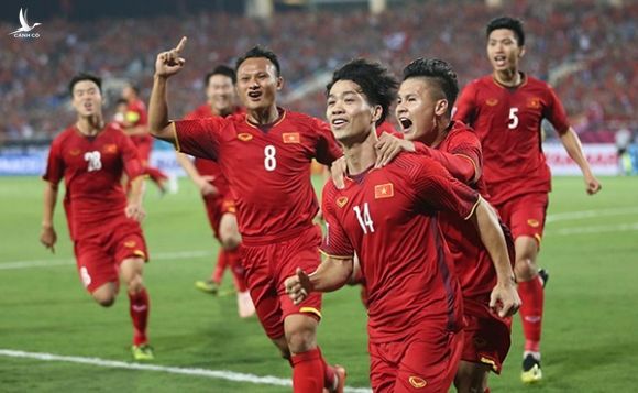 Tuyển Việt Nam mơ World Cup: Người ra sức làm, kẻ cố phá