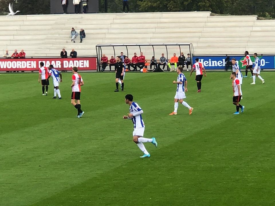 van-hau-da-chinh-heerenveen-cam-hoa-feyernood-rotterdam