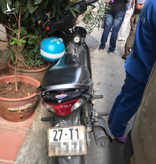 Chiếc xe máy Dông đi đến nhà bạn gái trước khi gây án. 