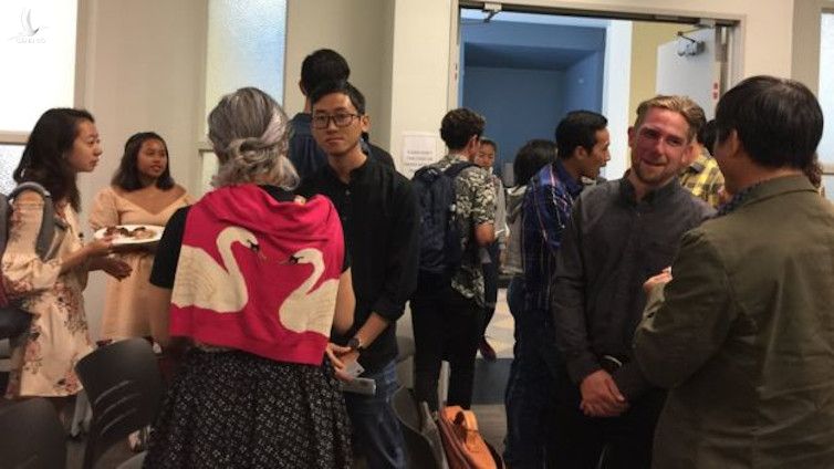 Lãnh đạo trẻ từ 11 quốc gia Đông Nam Á, trong đó có ba bạn đến từ Việt Nam, đang trao đổi với sinh viên và giới nghiên cứu trong hội thảo về bảo vệ môi sinh tại Đại Học Berkeley ngày 19/9/2019 
