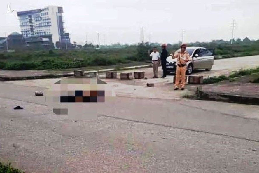 Hình ảnh Trung tá CSGT Nguyễn Chí Kiều có mặt tại hiện trường thời điểm xảy ra vụ án mạng. Ảnh: CTV