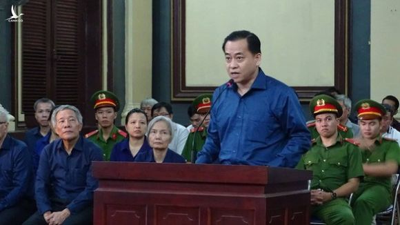 Truy tố Vũ ‘nhôm’ cùng 2 cựu chủ tịch Đà Nẵng làm ‘bốc hơi’ 20.000 tỉ - Ảnh 2. Truy tố Vũ ‘nhôm’ cùng 2 cựu chủ tịch Đà Nẵng làm ‘bốc hơi’ 20.000 tỉ - Ảnh 2.