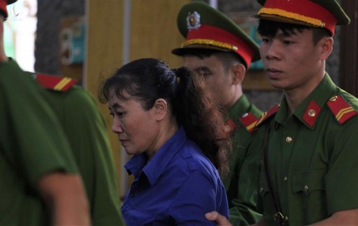 Bị cáo Nguyễn Thị Hồng Nga khẳng định ông Điện nhờ sửa điểm nhưng nhân chứng phủ nhận