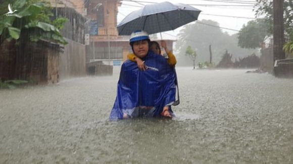 Vụ ngập gần 6.000 nhà dân ở TP Vinh: Làm đường quên làm cống - Ảnh 1.