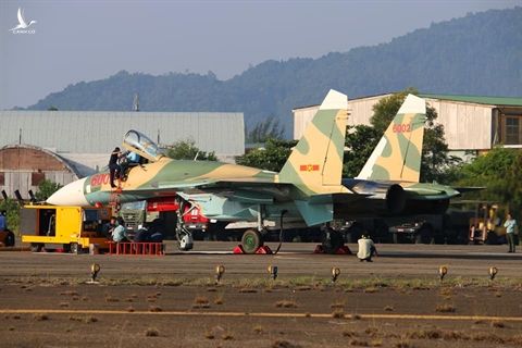 Viet Nam hoan thanh dai tu tiem kich Su-27SK 6002