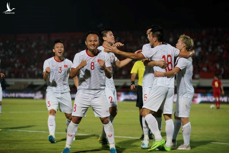 Tuyển Việt Nam thắng Indonesia 3-1 tại Bali. 