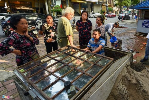 Nuoc den kit, mui dau nong nac khi thau rua be chung cu Ha Noi hinh anh 7 