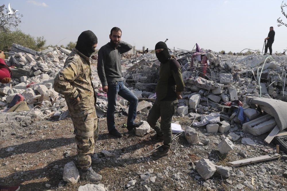 Đống đổ nát tại nơi trú ẩn của trùm khủng bố sau khi bị mỹ đột kích. Ghaith Alsayed/Associated Press
