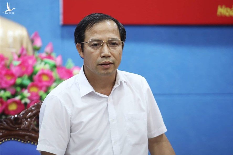 Ông Nguyễn Văn Toàn - Trưởng ban Tuyên giáo tỉnh uỷ Hoà Bình chủ trì họp báo. 