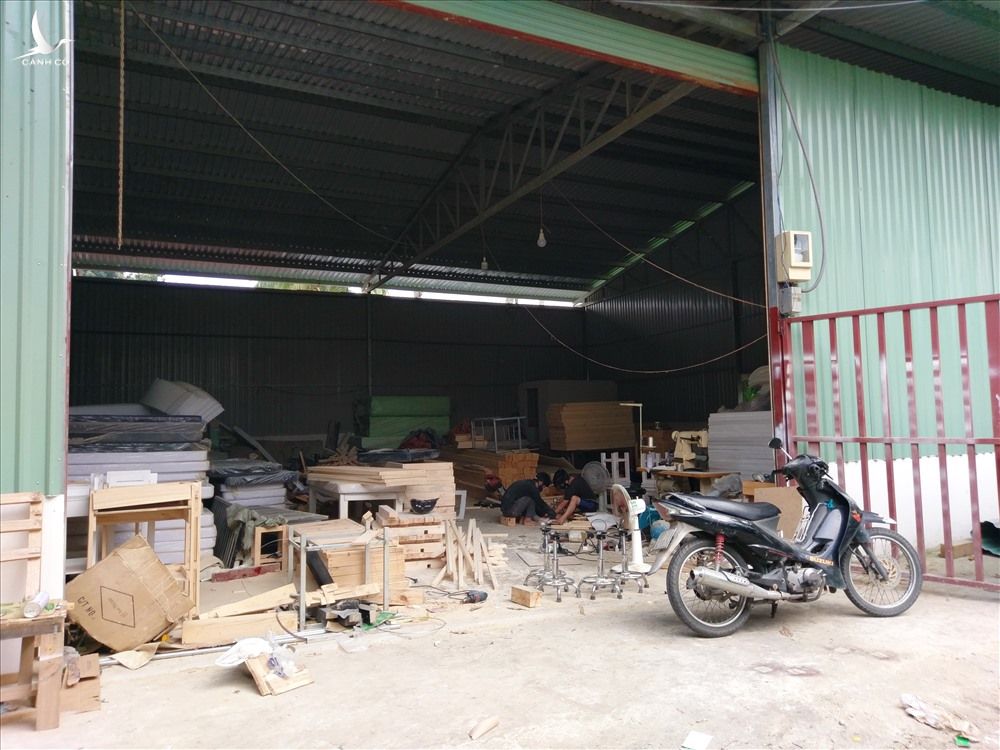 Các công trình nhà xưởng không phép của ông Lê Hữu Thành và người thân trong gia đình. Ảnh: M.Q