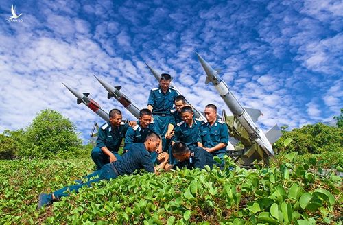  Phút giải lao trên trận địa. 