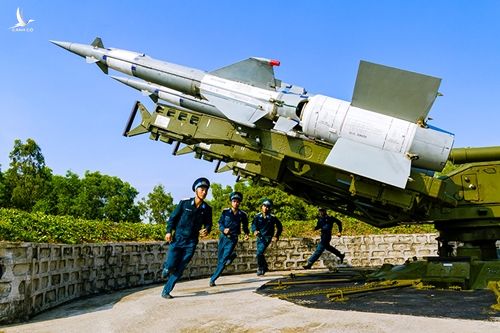  Chuyển trạng thái sẵn sàng chiến đấu. 