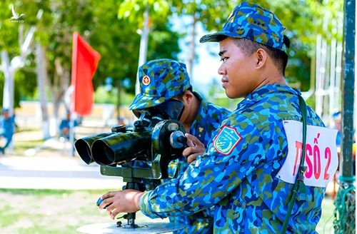  Giờ hội thao huấn luyện lực lượng trinh sát, thông tin. 