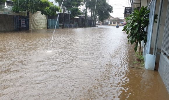 TP.Bảo Lộc lại chìm trong nước sau trận mưa lớn - ảnh 1
