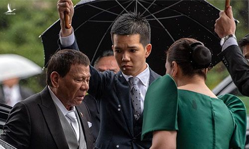 Tổng thống Philippines Rodrigo Duterte tới dự lễ đăng quang của Nhật hoàng Naruhito ở Tokyo ngày 22/10. Ảnh: Reuters.